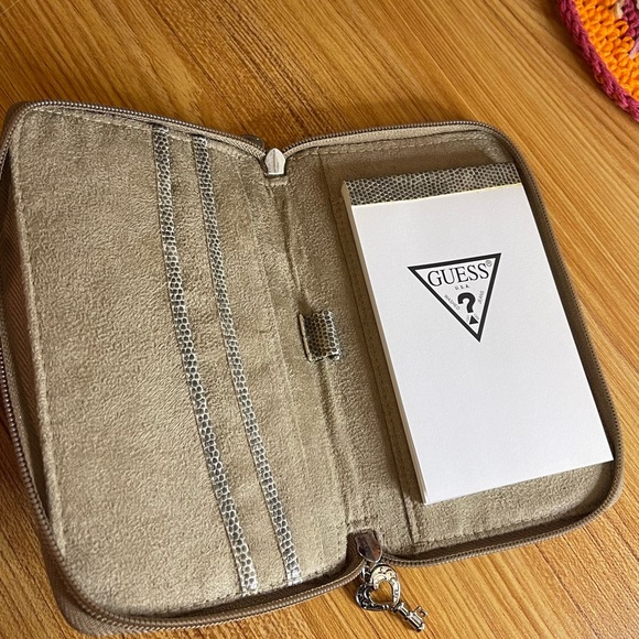 Guess wallet with Guess notepad - Picture 4 of 14